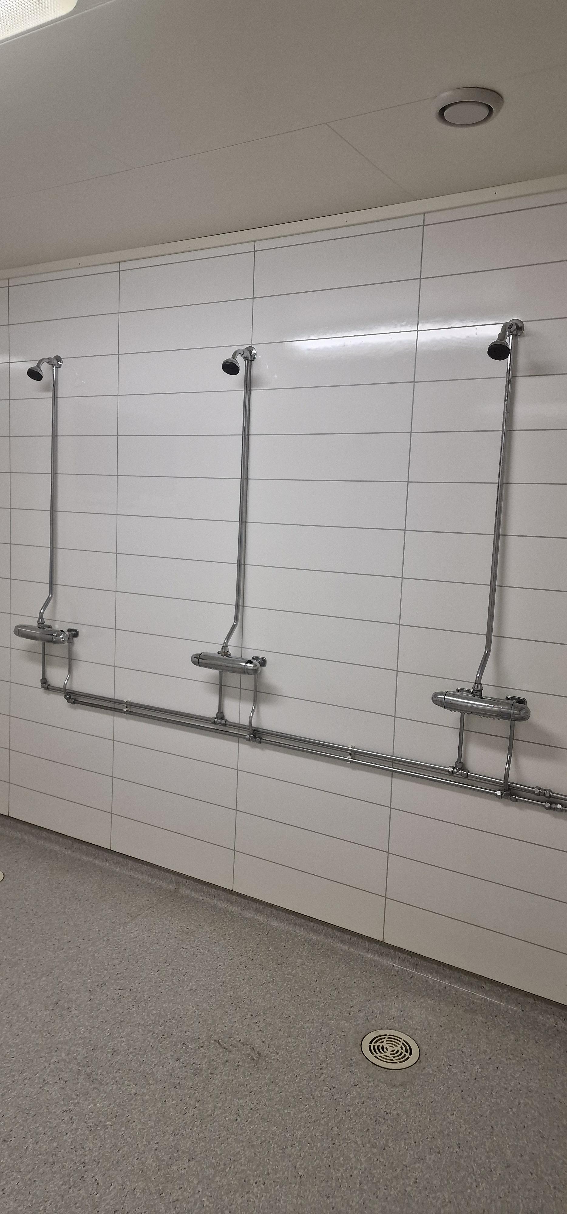 Garderober med dusjer